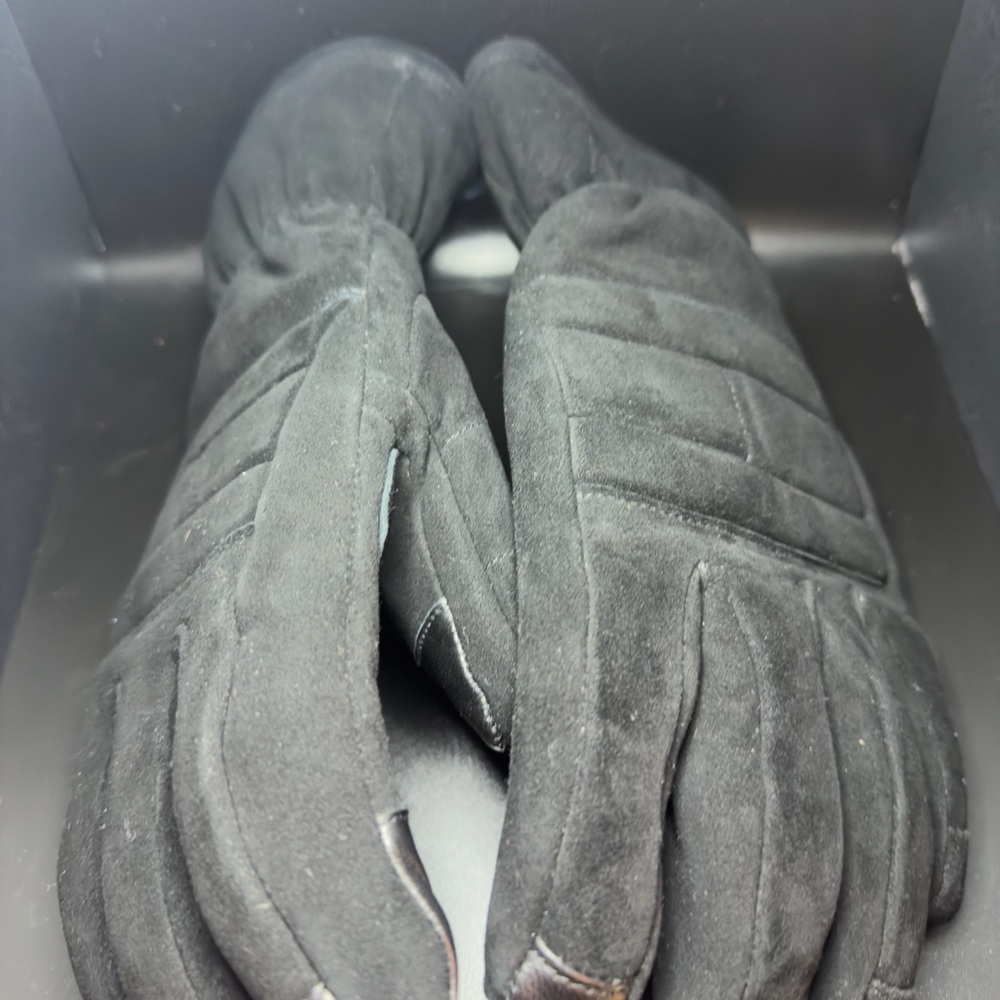 Tommy Hilfiger Black Leather Gloves with Tech Fingers